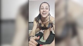 Fidanzata tatuata: pompino fino in gola e dialoghi sporchi