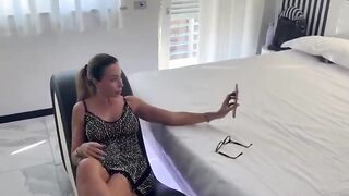Telefona al marito e va a farsi scopare in hotel