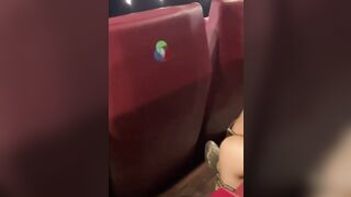 Al cinema: teen italiana si tocca e mostra le tette