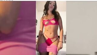 Culo in perizoma e twerk in diretta