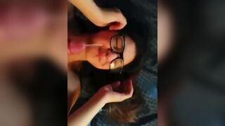 Anteprima del video: Sborra in FACCIA: lei protesta e lui le schizza tutto