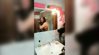Trans tettona si prepara: culo pronto per l'INCULATA