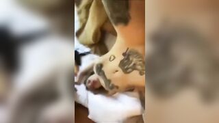 Biondina inchiappettata dai suoi due amici latini