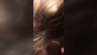 Biondina mi pompa il cazzo e poi si fa scopare