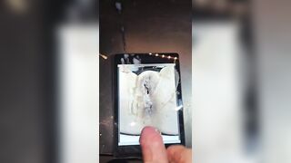 Gli piace molto mostrare la moglie troia