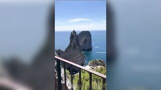 Si fa scopare sul balcone con vista mare da troia esibizionista