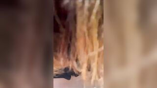 Si fa scopare sul balcone con vista mare da troia esibizionista