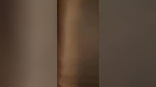 Fidanzata fa il broncio poi gli prende il cazzo in bocca