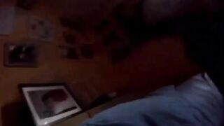 Bionda fidanzata ripresa mentre fa un pompino al ragazzo