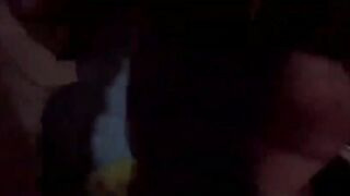 Bionda fidanzata ripresa mentre fa un pompino al ragazzo