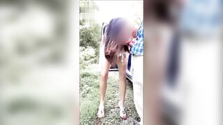 Moglie troia esibizionista si infila il dildo nel culo