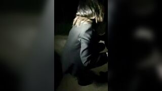 Moglie porca esibizionista succhia cazzo per strada