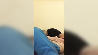 Napoletana porca si fa leccare il culo dal ragazzo e gode