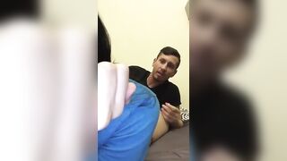 Napoletana porca si fa leccare il culo dal ragazzo e gode