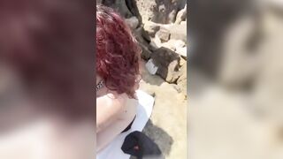 Si fa scopare al mare da un tipo appena conosciuto