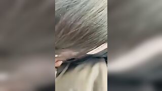 Fidanzata gli fa una sega e un pompino veloce in treno