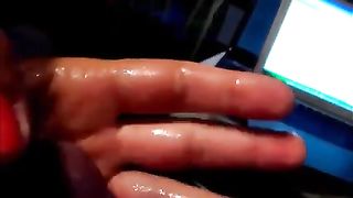 Chiaretta ciuccia ed inghiotte la sborra