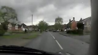 Marito filma la moglie che scopa in auto col negro