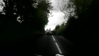 Marito filma la moglie che scopa in auto col negro