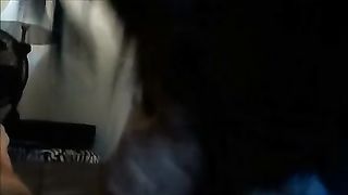 Fidanzata cicciottella fa un pompino sul divano