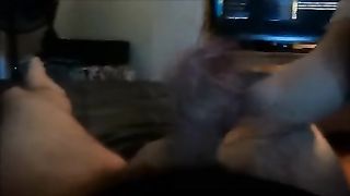 Fidanzata cicciottella fa un pompino sul divano