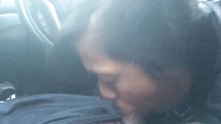 Cinesina 18enne ingoia sborra in auto