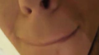 Becca il figlio a segarsi e se lo scopa