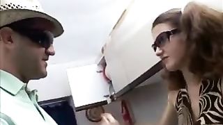 La nipotina zoccola fotte con lo zio maiale