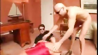 Violentata brutalmente da due uomini