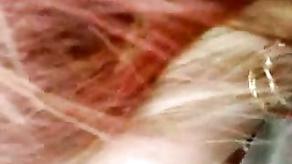 18enne pisana me lo succhia in auto