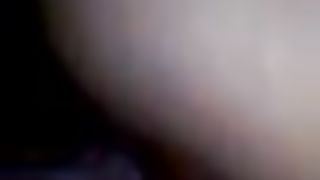 Sborro in mezzo alle chiappe di mia moglie