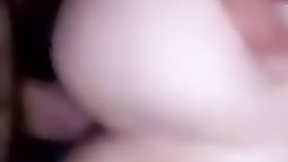 Sborro in mezzo alle chiappe di mia moglie