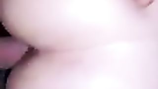 Sborro in mezzo alle chiappe di mia moglie