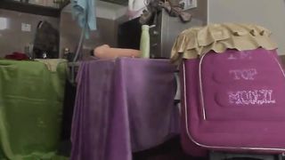 Sesso lesbo selvaggio con fisting ed enormi dildo