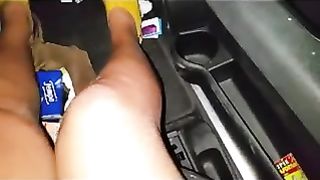 Sega nel parcheggio di notte