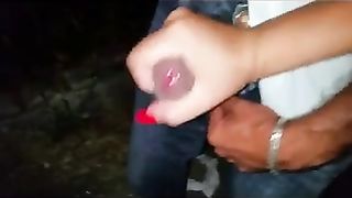 Sega nel parcheggio di notte