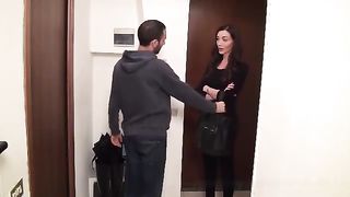 Fa un pompino alla fidanzata TRANS