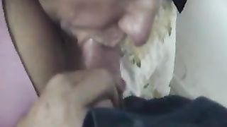 Anteprima del video: Pompino della mia vicina di casa tettona