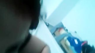 Gioca con le palle ed il cazzo del fidanzato