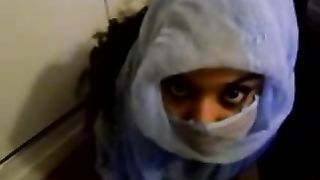 Ragazzina araba sborrata in faccia