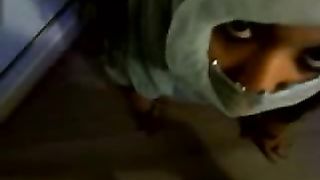 Ragazzina araba sborrata in faccia