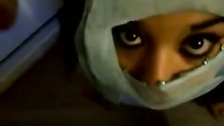 Ragazzina araba sborrata in faccia