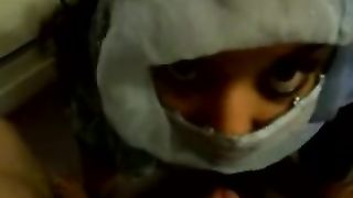 Ragazzina araba sborrata in faccia