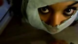 Ragazzina araba sborrata in faccia