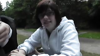 Pompino durante la gita in bicicletta