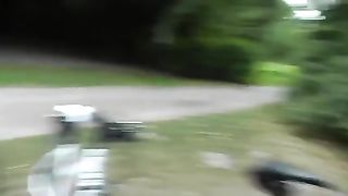 Pompino durante la gita in bicicletta