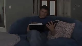 Lolita 18enne scopata dal maturo vicino di casa