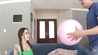 Lolita 18enne scopata dal maturo vicino di casa