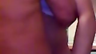 Mia suocera a pecorina sul tavolo della cucina