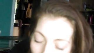 La EX di 18 anni succhia avidamente